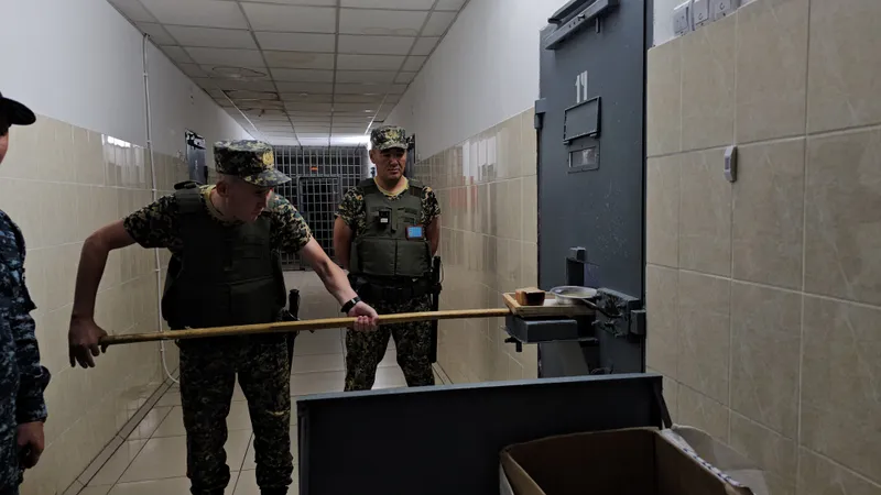 В МВД озвучили топ запрещенных "передачек" в 2025 году