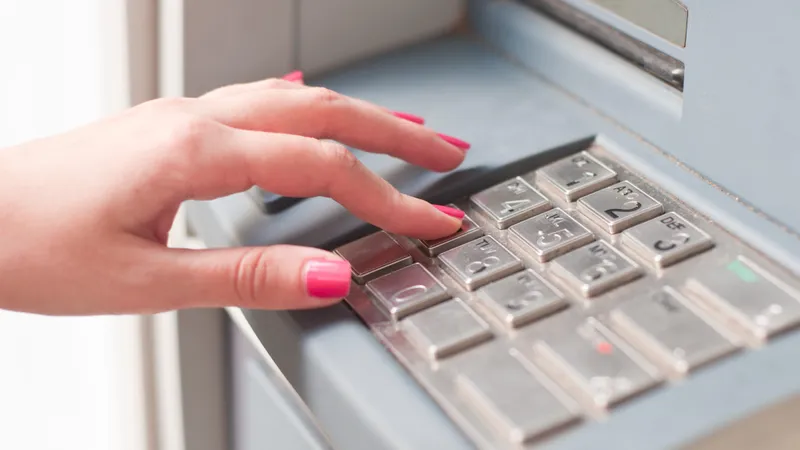 Сколько наличных денег в среднем приходится на каждого казахстанца