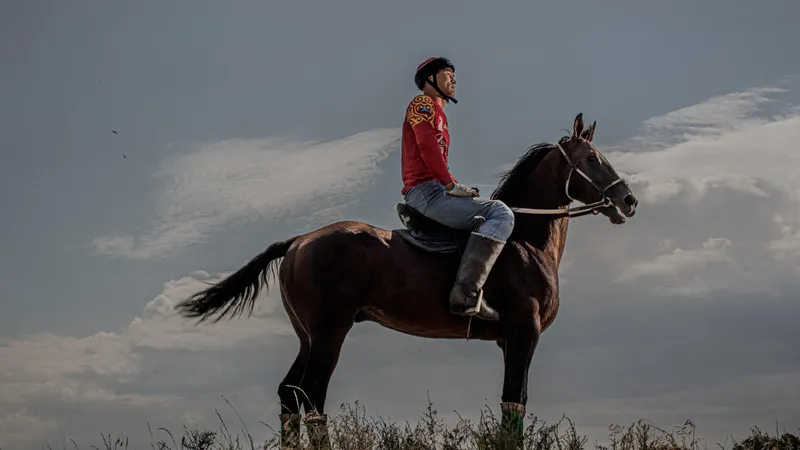 "Игра великой степи": в Алматы пройдет уникальная фотовыставка о кокпаре