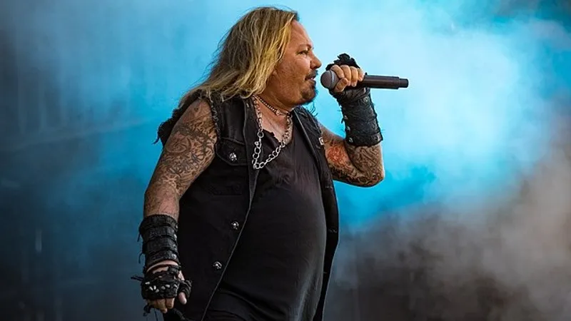 Джет легенды рока протаранил другой самолет, есть жертвы