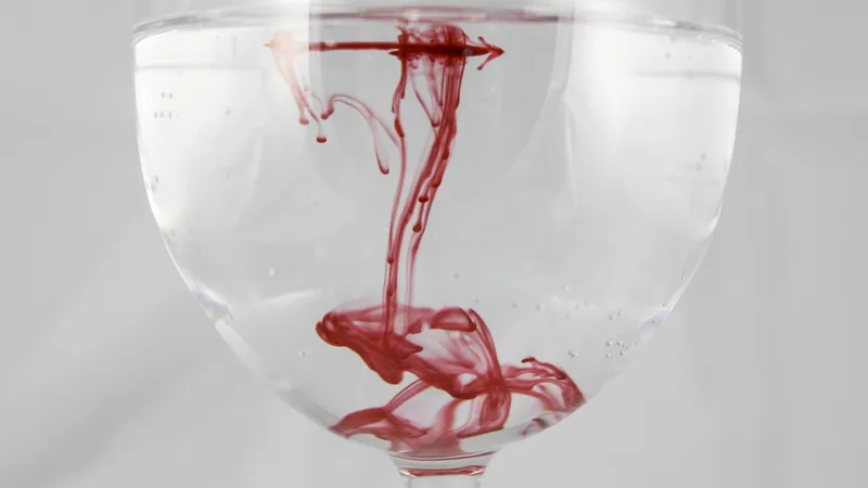 "Подсыпают наркотики, особенно девушкам": к жителям Астаны обратились с предупреждением