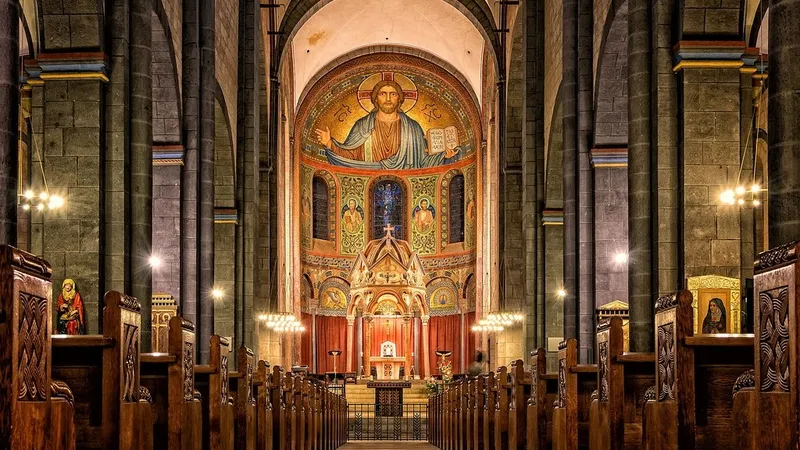 Церковь Англии запретила безалкогольное вино и безглютеновый хлеб для причастия