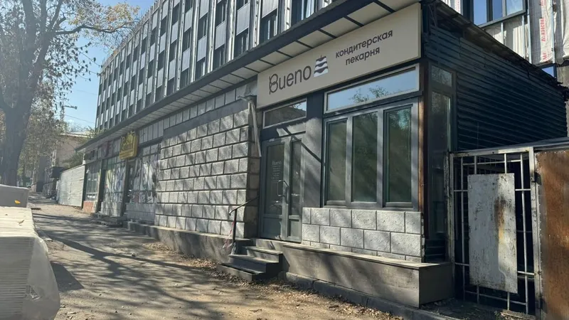 В центре Алматы под снос отправили торговый павильон