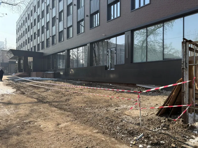 В Алматы снесли торговый павильон, фото - Новости Zakon.kz от 12.02.2025 15:40