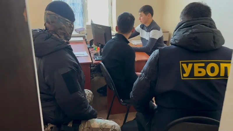 Жителя Актобе обвинили в изнасиловании и вымогали у него миллионы