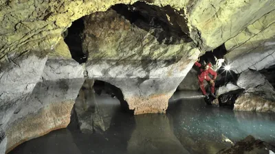 В Албании нашли самое большое в мире подземное термальное озеро, фото - Новости Zakon.kz от 15.02.2025 02:59