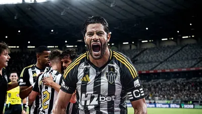 38-летний бразильский футболист поставил рекорд с 33-х метров, фото - Новости Zakon.kz от 17.02.2025 08:13