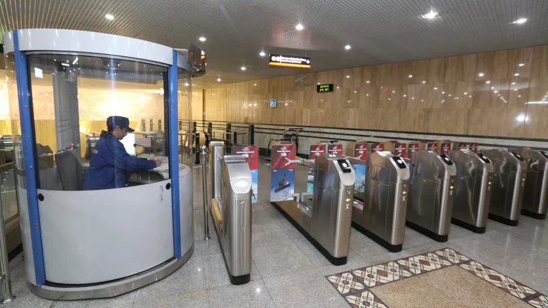 Новые турникеты замедлили метро Алматы