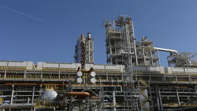 НПЗ, нефтеперерабатывающий завод, переработка сырой нефти, нефть, фото - Новости Zakon.kz от 25.09.2025 14:54