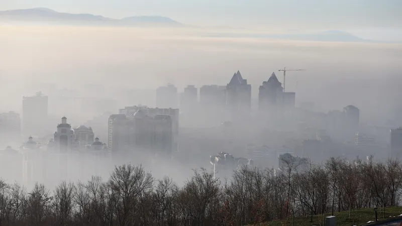 Алматы, Шымкент и Актобе накроет сильный смог 24 ноября