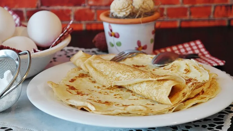 На пиве, кефире и с лимоном: пять оригинальных способов сделать вкусные блины на Масленицу