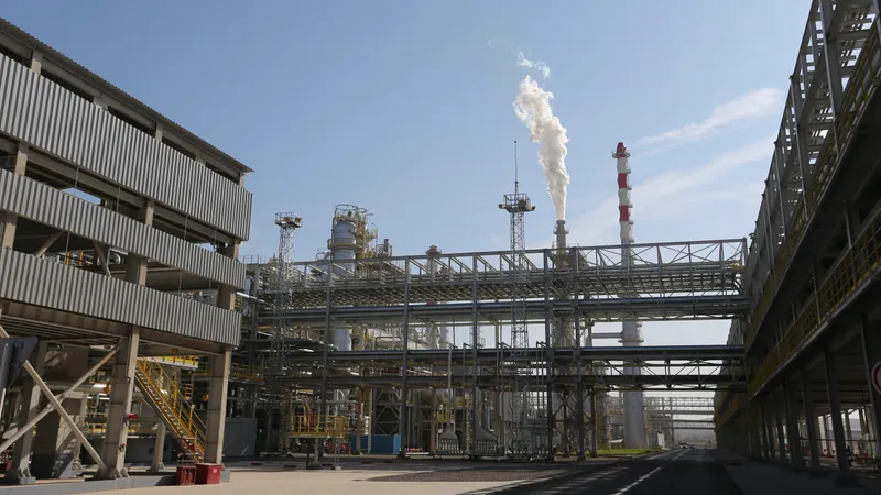 НПЗ, нефтеперерабатывающий завод, переработка сырой нефти, нефть, фото - Новости Zakon.kz от 07.10.2026 13:27