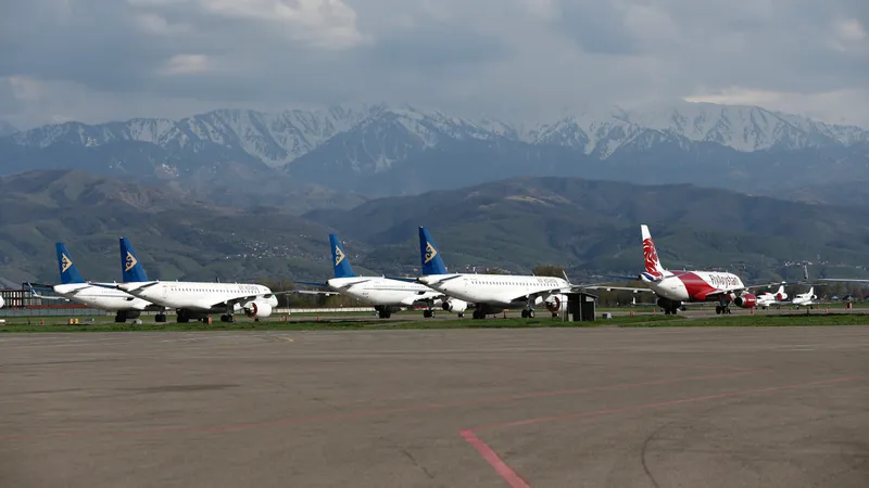 Аэропорт в Алматы, аэропорт Алматы, Алматинский аэропорт, Авиакомпания Air Astana, Эйр Астана, самолет, самолеты, Авиакомпания FlyArystan, Флай Арыстан, самолет, самолеты, фото - Новости Zakon.kz от 21.05.2026 09:49