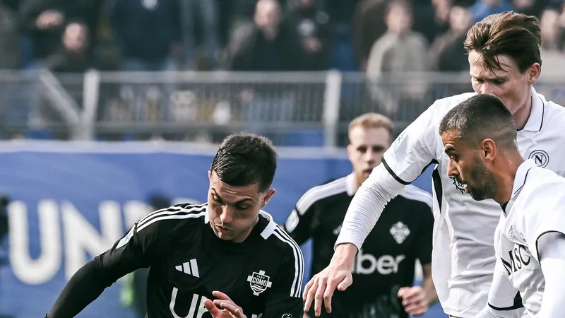 "Наполи" проиграл "Комо" и впервые за полгода потерял лидерство в Серии А