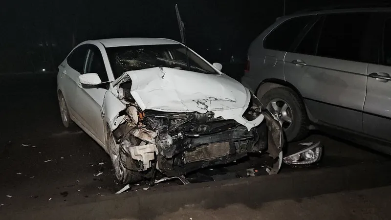 Жесткое массовое ДТП в Алматы: пострадали два человека