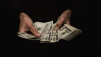 У иностранки конфисковали 14 тыс. долларов и оштрафовали почти на 2 млн тенге в Мангистау, фото - Новости Zakon.kz от 24.02.2025 20:28