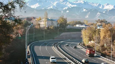 Дорога, дороги, машина, машины, дорожное движение, транспорт, авто, автомобиль, автомобили, фото - Новости Zakon.kz от 11.11.2025 17:27