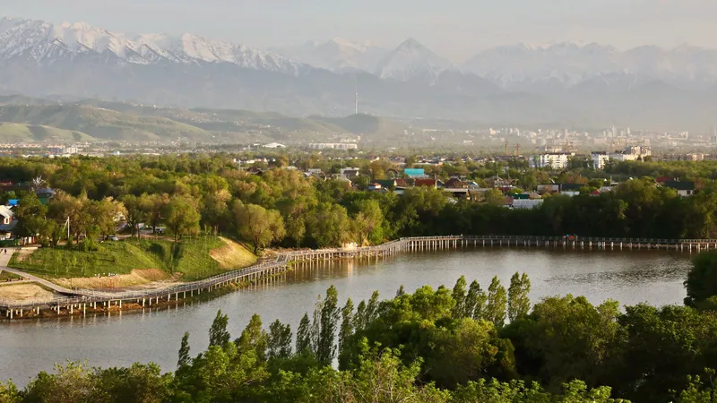 Екпінді жел мен найзағай артынша аптап ыстық: Алматыда мамыр айының басына дейін қандай ауа райы күтіледі
