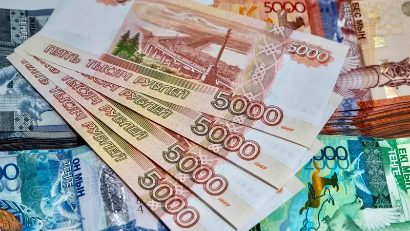 Нацбанк не видит избытка рублей в Казахстане