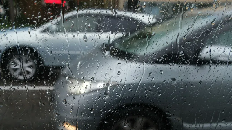 Дождь, снег и гололед: к алматинцам обратились с предупреждением