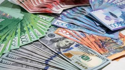 Фунты стерлингов, доллары, тенге, разная валюта, разные валюты, обменник, обменники, обмен валют, фото - Новости Zakon.kz от 01.10.2025 15:46