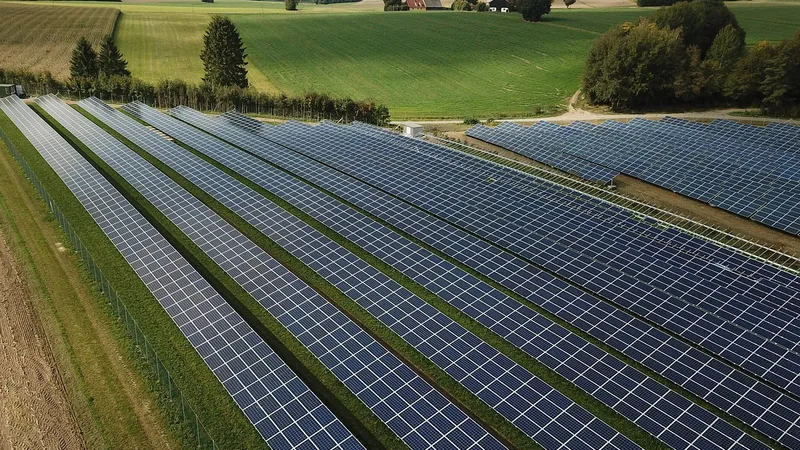 В Мангистауской области возводят солнечную электростанцию