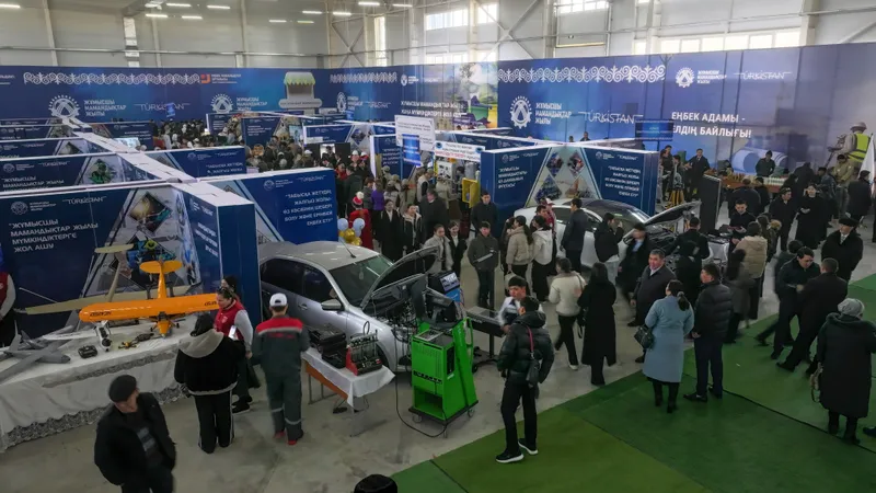 Парад рабочих профессий прошел в производственном парке в Туркестанской области