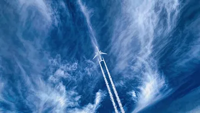 самолет загорелся во время взлета в американском аэропорту, фото - Новости Zakon.kz от 01.03.2025 21:36