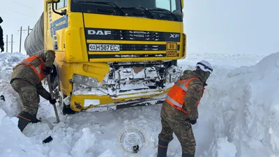 помощь спасателей, фото - Новости Zakon.kz от 02.03.2025 21:27
