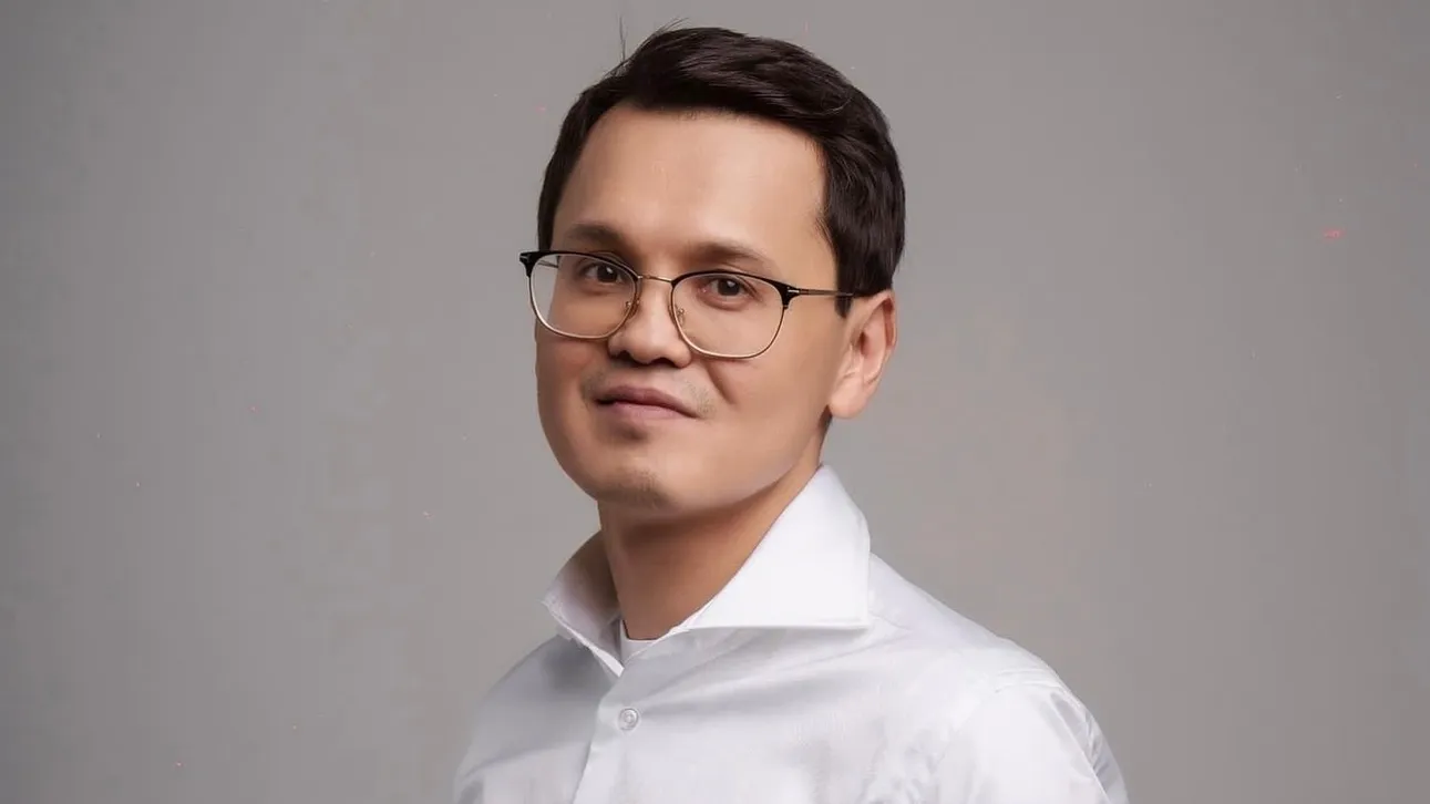 Үйде жасалған шұңқыр Анам моншада порно көріп отыр