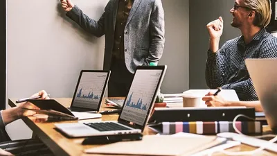 Google призывает работать выше нормы, фото - Новости Zakon.kz от 04.03.2025 07:44