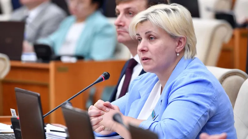 Сүт безінің онлайн порносы Жақын фотосуреттердегі брюнеткалардың бөкселері