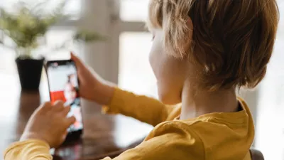 Возрастное ограничение на использование соцсетей предложили ввести в Казахстане, фото - Новости Zakon.kz от 05.03.2025 14:46