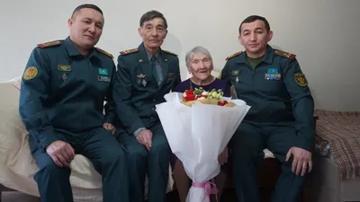 Женщин-ветеранов ВОВ поздравили с 8 Марта в Алматы , фото - Новости Zakon.kz от 06.03.2025 16:45
