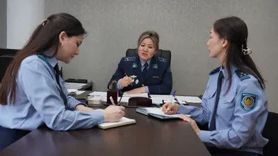 Жертвы семейных дебоширов, женщины-полицейские, семейно-бытовое насилие, фото - Новости Zakon.kz от 07.03.2025 10:53