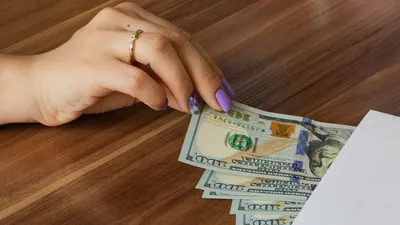 Доллары, деньги, коррупция, взятка, взятки, деньги в конверте, конверт с деньгами, коррумпированность, коррупционер, коррупционные схемы, взяточничество , сурет - Zakon.kz жаңалық 26.08.2025 11:05