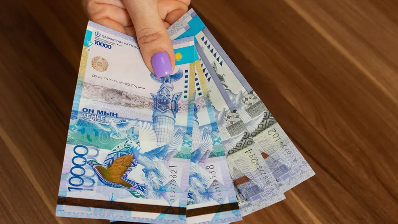Тенге, деньги, сурет - Zakon.kz жаңалық 25.08.2025 10:37