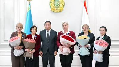 аким города Алматы наградил жительниц, фото - Новости Zakon.kz от 07.03.2025 14:27