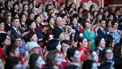 Токаев, праздничный концерт, 8 Марта , фото - Новости Zakon.kz от 07.03.2025 18:06