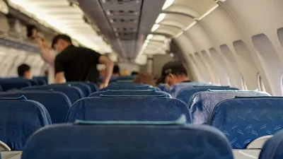 Вооруженный юноша проник в салон самолета, фото - Новости Zakon.kz от 08.03.2025 03:33