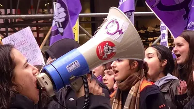 Студенты Барселоны вышли на молодежную забастовку к 8 марта, фото - Новости Zakon.kz от 08.03.2025 07:30