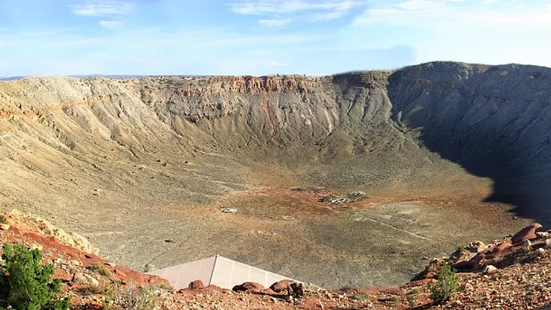 Геологи нашли старейший след от метеорита на Земле