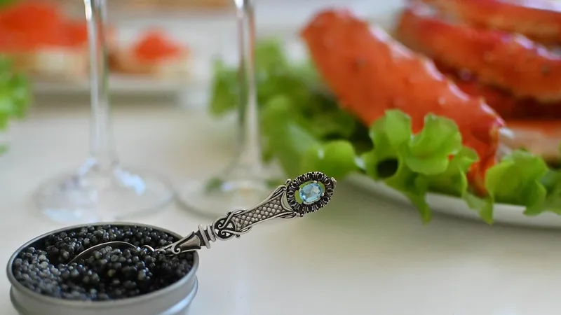 Элитные закуски и напитки для гостей церемонии "Оскар" достались персоналу