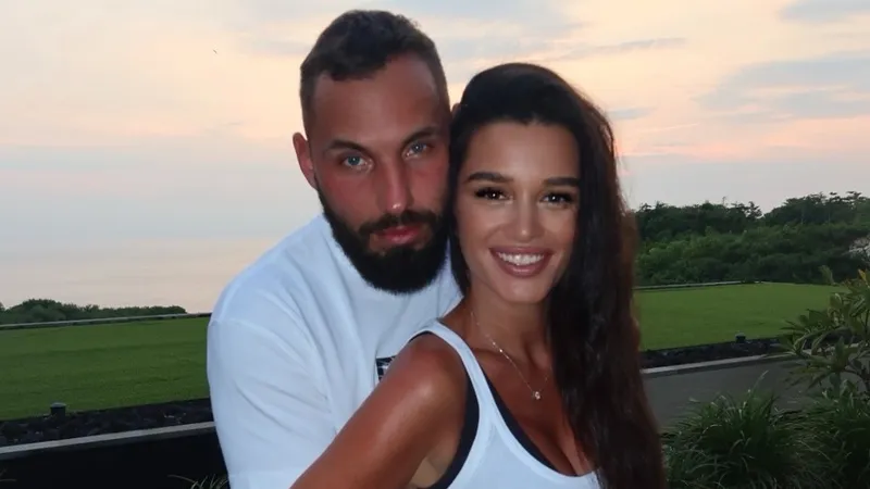 Жених Ксении Бородиной подарил ей сумку за 17 млн тенге на ее 42-летие