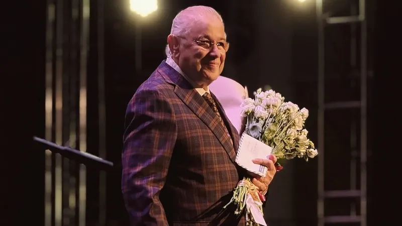 79-летний Евгений Петросян госпитализирован с кровотечением