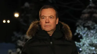 Дмитрий Медведев обратился к Макрону , фото - Новости Zakon.kz от 10.03.2025 07:50