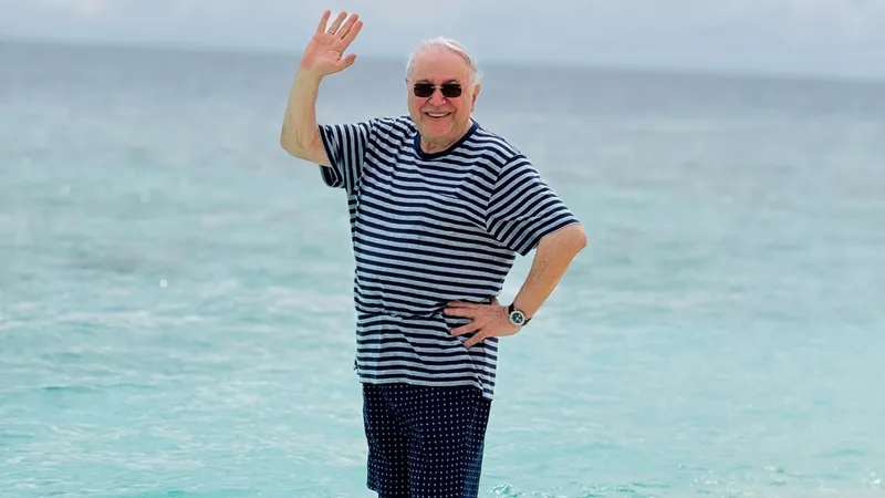 Молодая супруга показала игры 79-летнего Петросяна с сыном