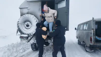 спасатели экстренно доставили роженицу в больницу в ВКО, фото - Новости Zakon.kz от 10.03.2025 20:37