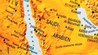 Строительство города-небоскреба в Саудовской Аравии столкнулось с финансовыми трудностями, фото - Новости Zakon.kz от 12.03.2025 08:53