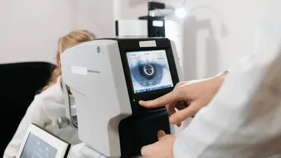 Офтальмолог, проверка зрения, фото - Новости Zakon.kz от 11.03.2025 10:23